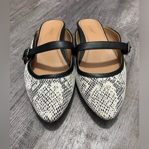 Adorable snake skin pattern! Never worn!